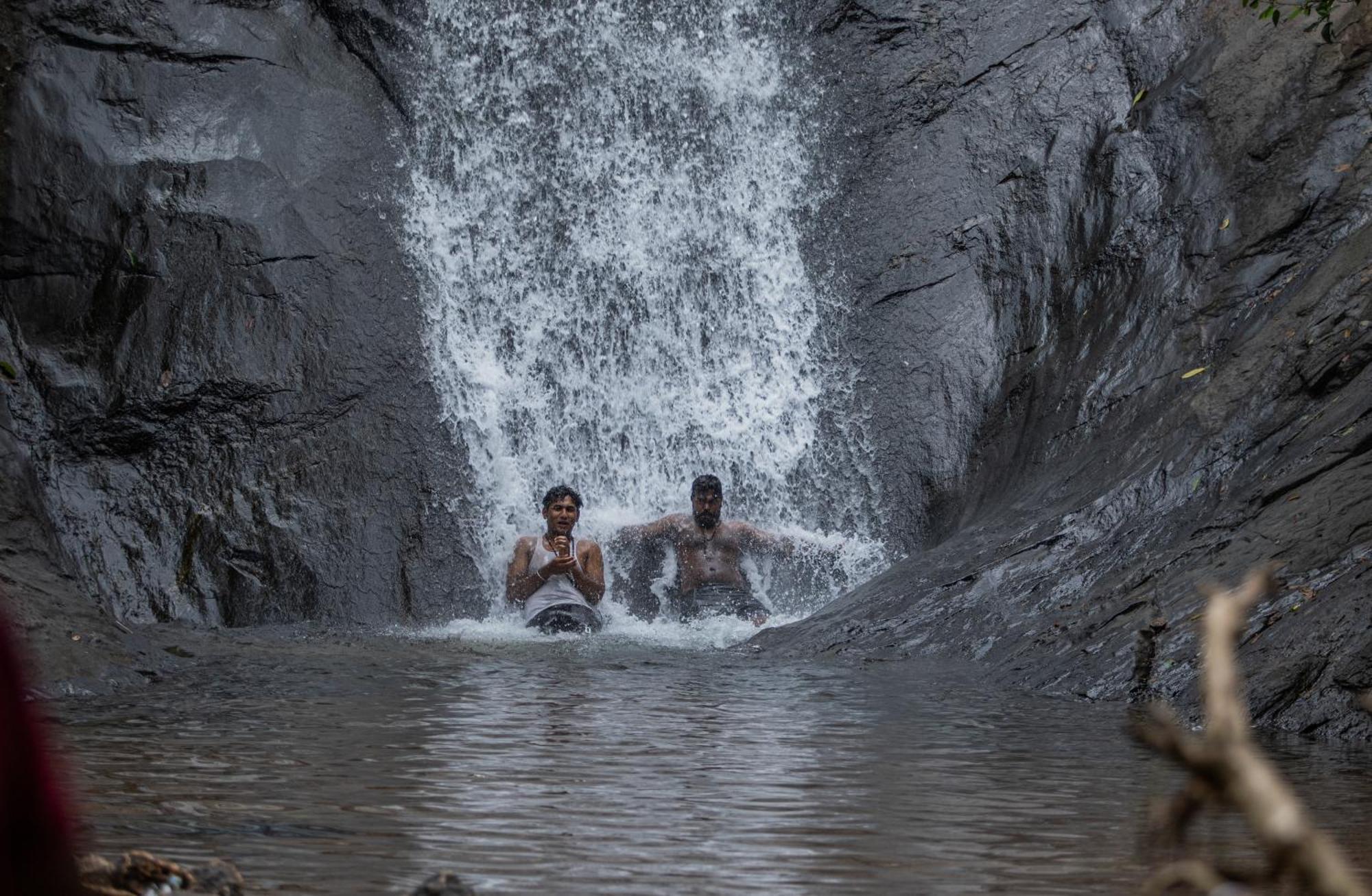 Aruvikuzhy Waterfalls Villa Kozhancheri Exteriör bild